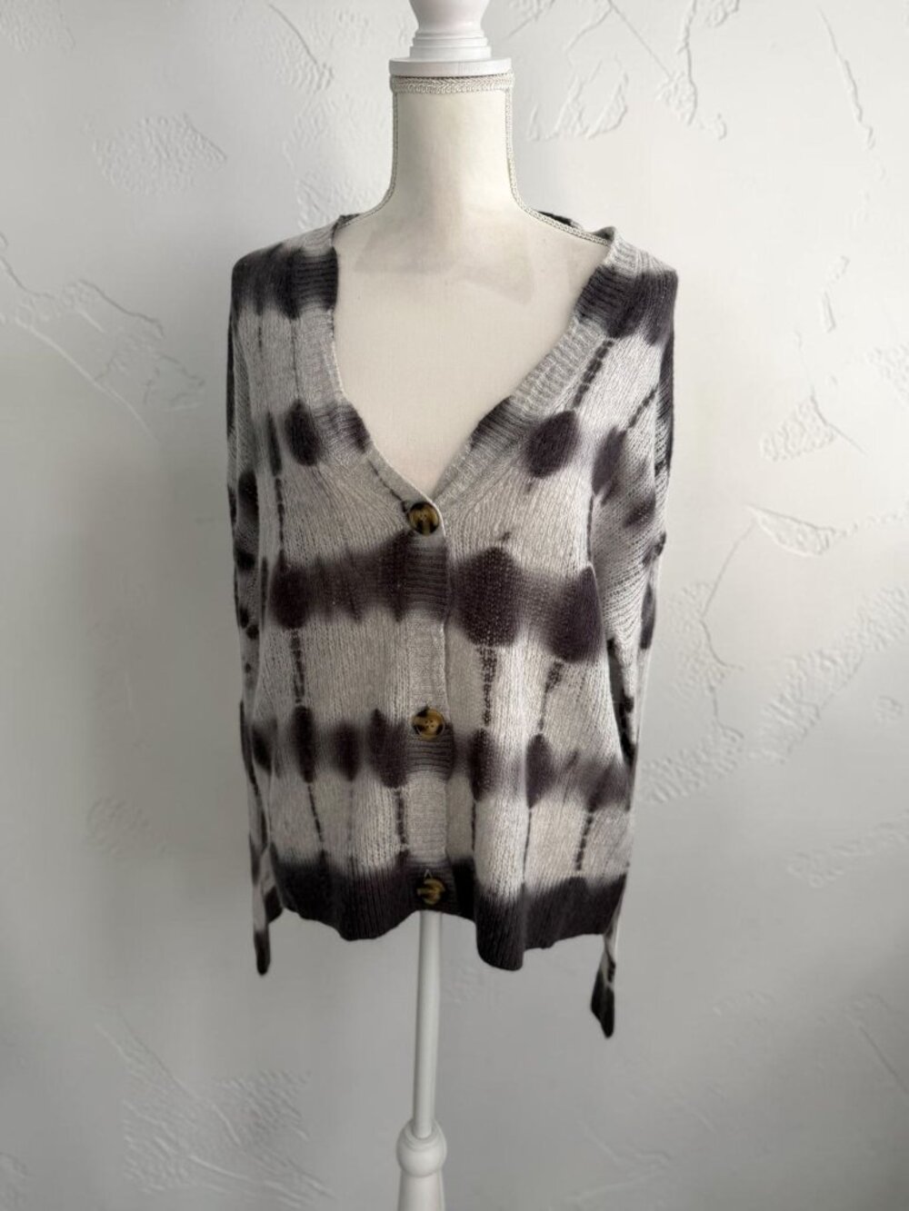 SUNDRY Gray Ombré Cardigan Sweater Size Large NEW NWT Size 3